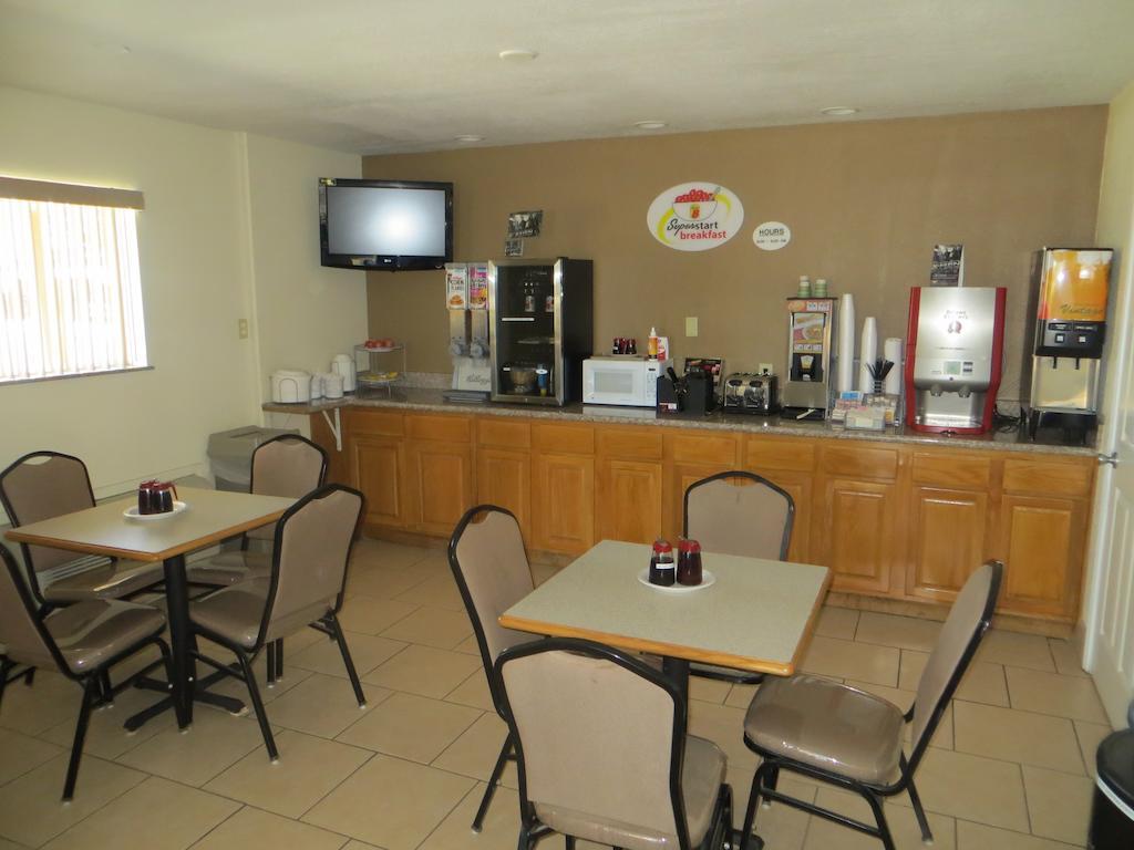 Motel Super 8 By Wyndham Pleasanton Exterior foto